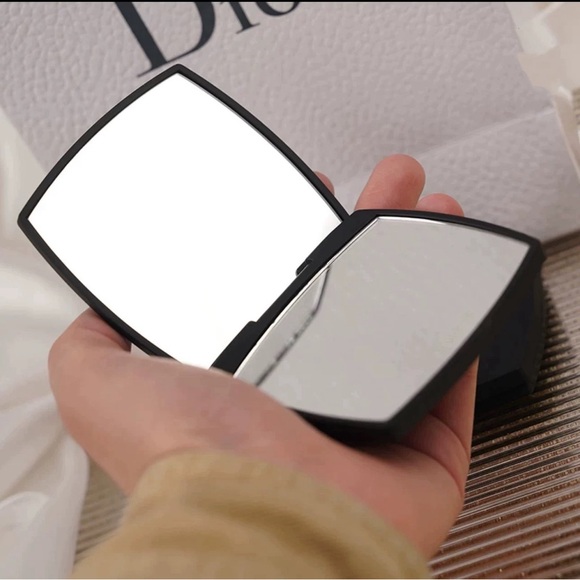 Dior Pocket Makeup Mirror - Picture 5 of 5